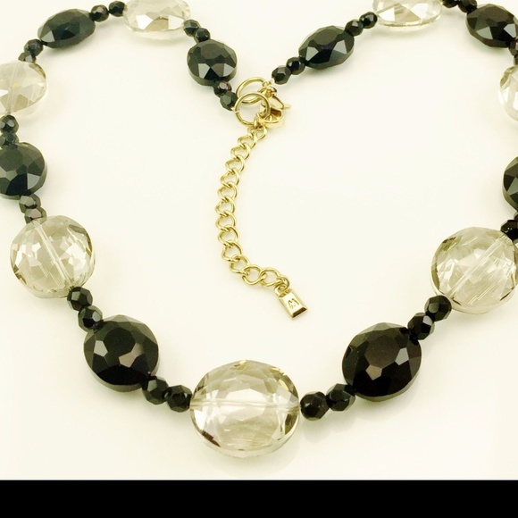 MELANIA TRUMP CRYSTAL/GLASS NECKLACE MINT - Picture 1 of 4